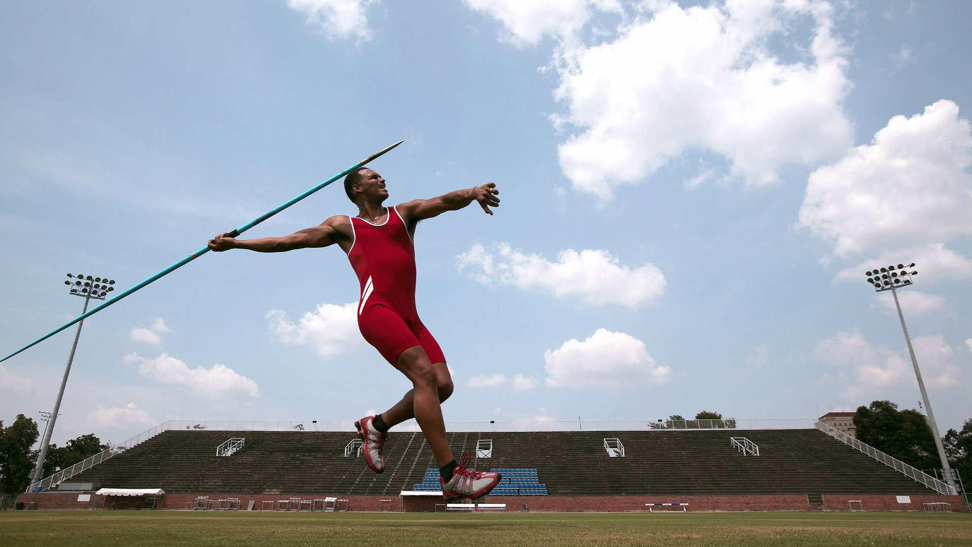 从高地到欧洲之巅，当勇敢的心遇见小魔兽—足球世界里的唯一性叙事